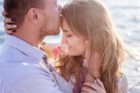 Poljubljanje, če je dobra kemija Spolni zmenki Baoma